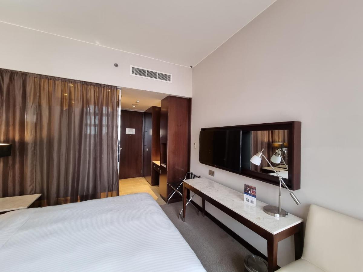 Centro Al Manhal By Rotana Hotel Abu Dhabi Bagian luar foto